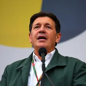 Bolsonaro apresenta melhora, mas segue sem previsão de alta